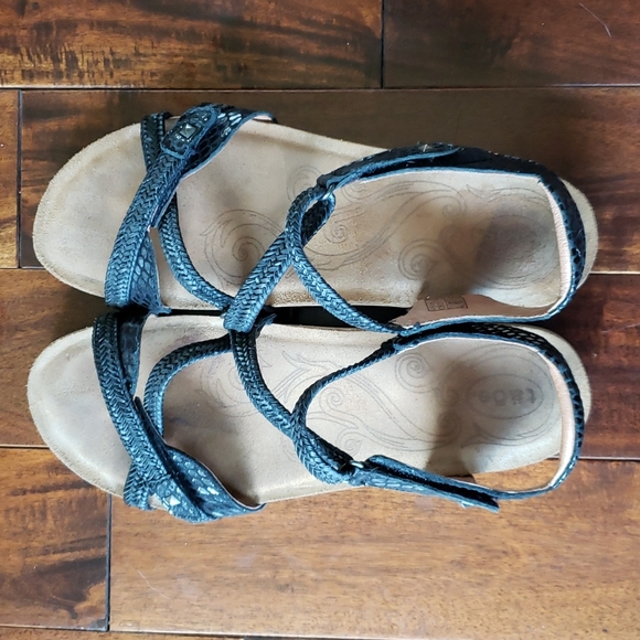 TAOS ZIGGIE HOOK &LOOP LEATHER SANDALS SZ 10-10.5 black - Picture 3 of 12